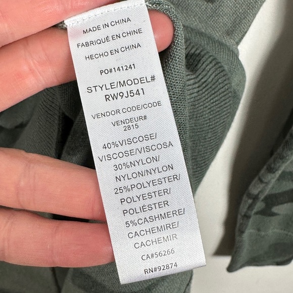 Splendid Camo Flynn Sweater Green Camouflage Size XS Lightweight Soft Cashmere - Picture 8 of 12